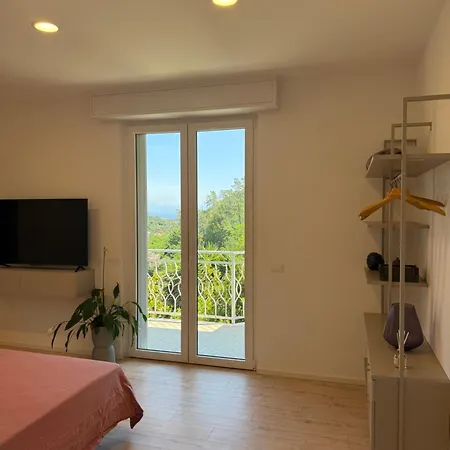 Gelso Bianco, Giardino Sul Mare